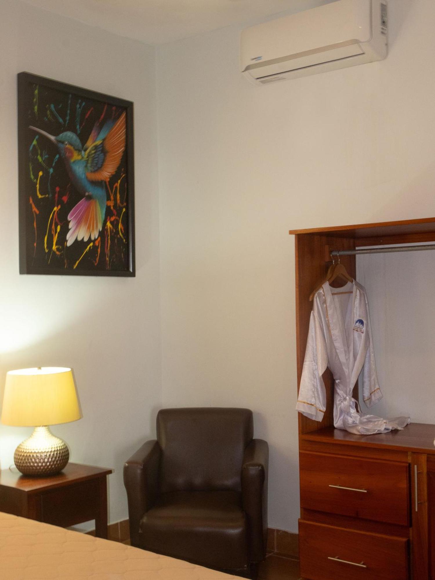 Hotel Leon Inn Esterno foto