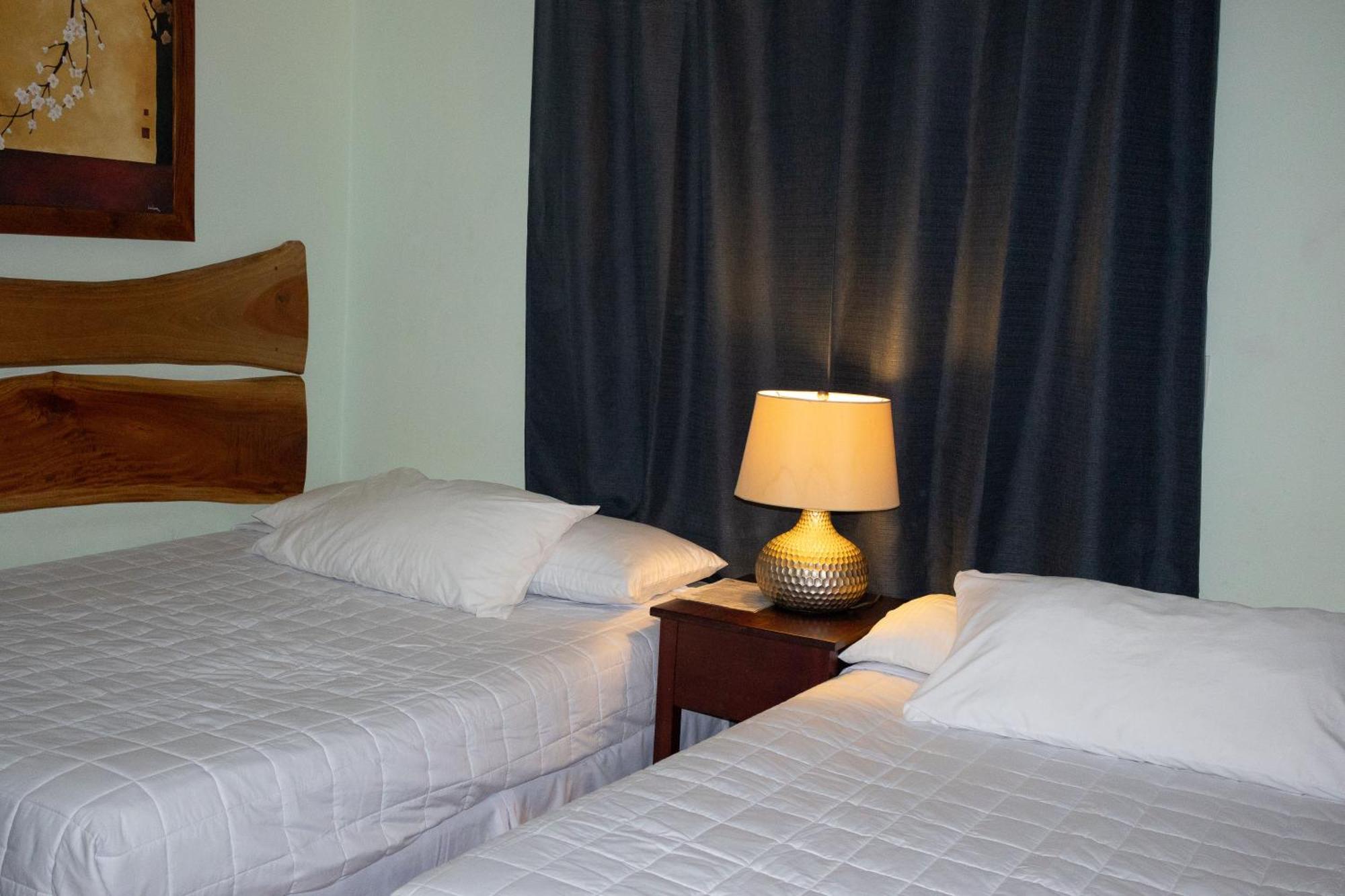 Hotel Leon Inn Esterno foto