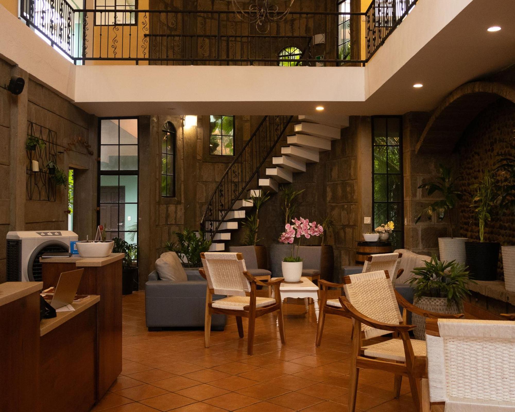 Hotel Leon Inn Esterno foto